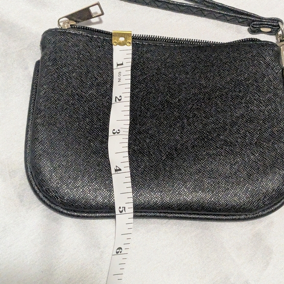 Elegant Black Wristlet Clutch - Picture 6 of 7